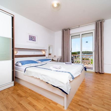 Guesthouse Mira Rab Town Zewnętrze zdjęcie