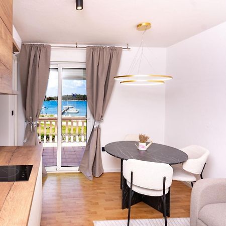 Guesthouse Mira Rab Town Zewnętrze zdjęcie