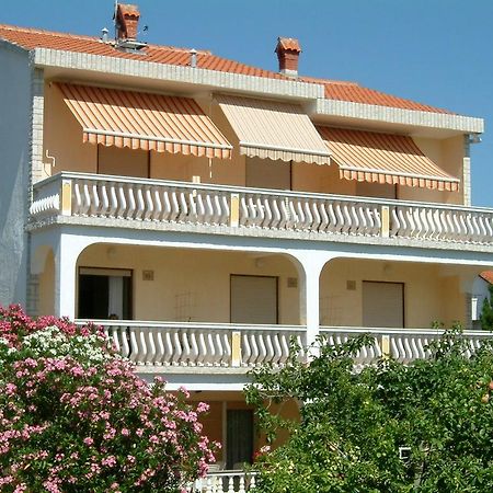 Guesthouse Mira Rab Town Zewnętrze zdjęcie