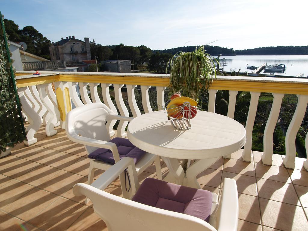 Guesthouse Mira Rab Town Pokój zdjęcie