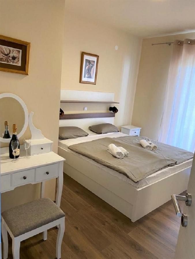 Guesthouse Mira Rab Town Zewnętrze zdjęcie