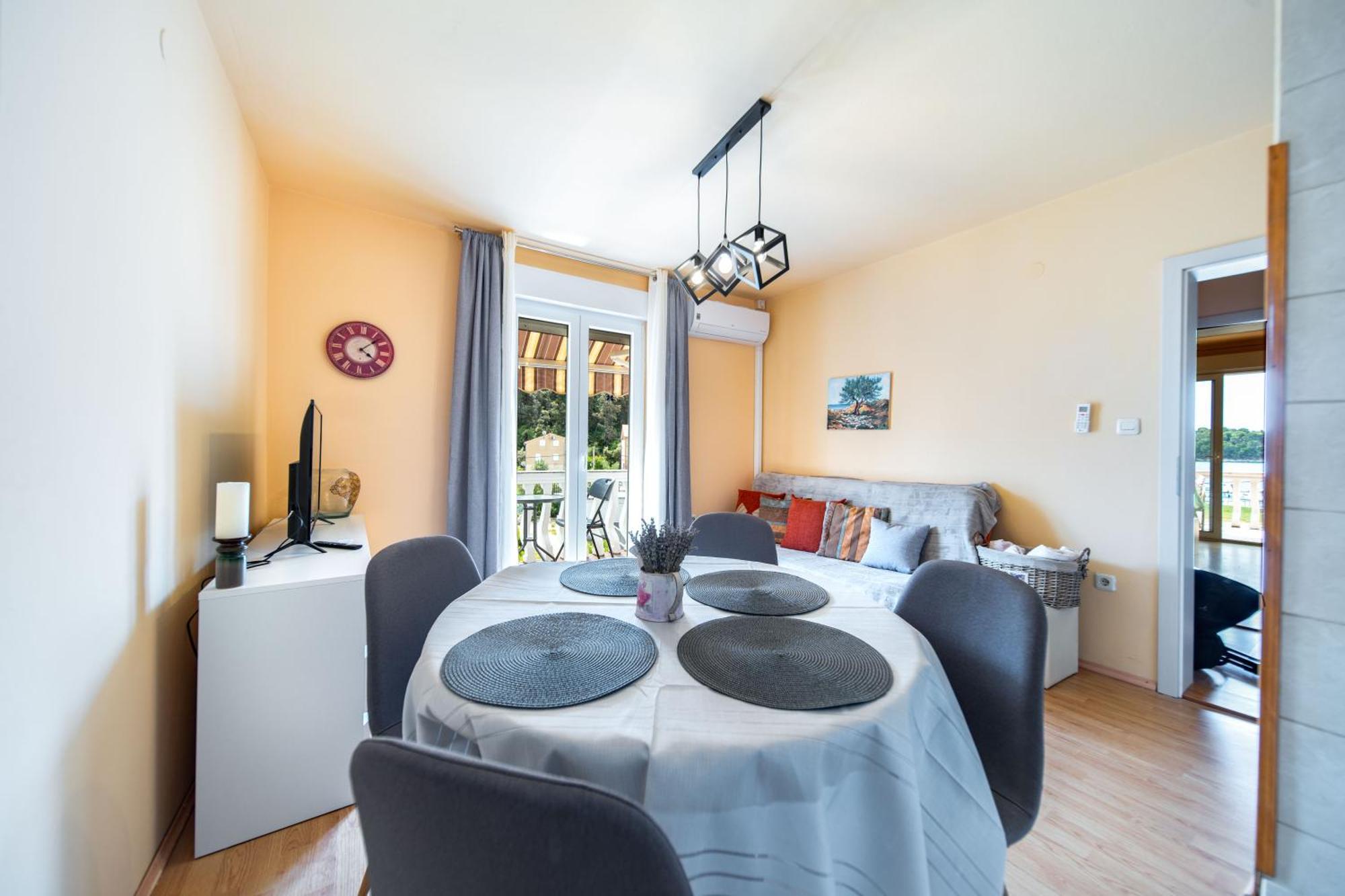 Guesthouse Mira Rab Town Zewnętrze zdjęcie