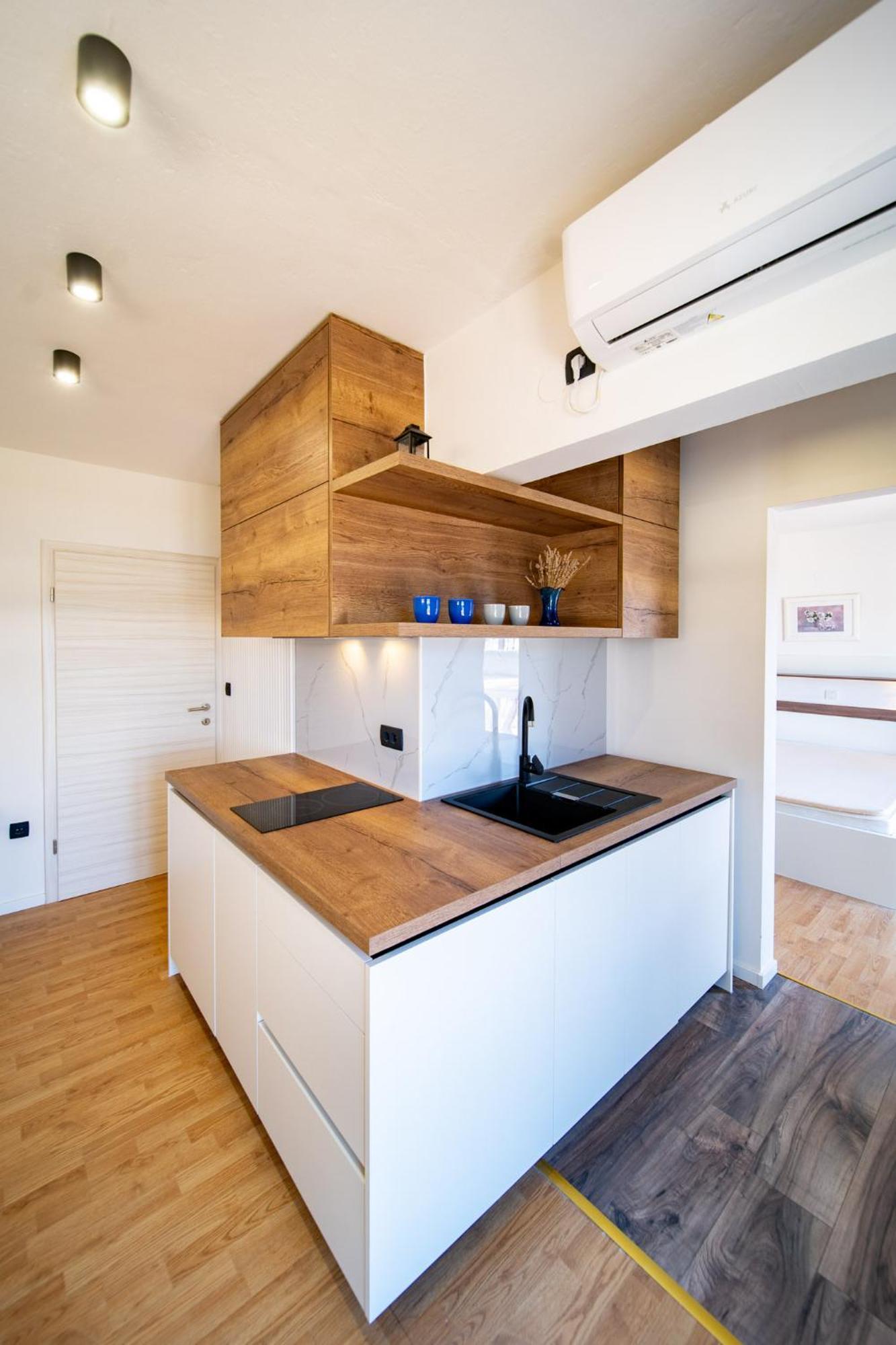 Guesthouse Mira Rab Town Zewnętrze zdjęcie