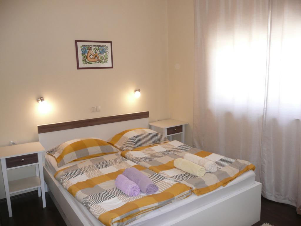 Guesthouse Mira Rab Town Zewnętrze zdjęcie