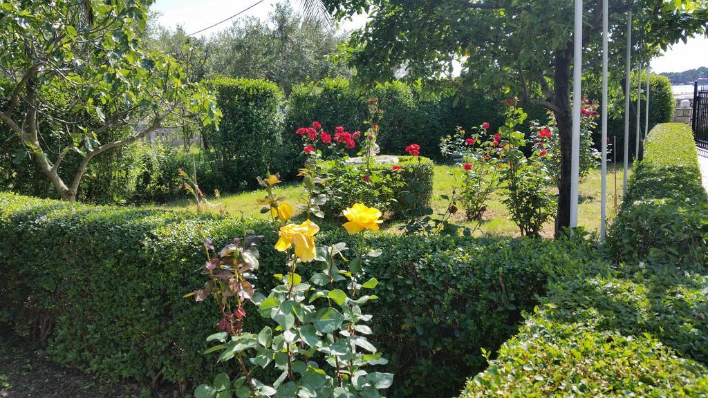 Guesthouse Mira Rab Town Zewnętrze zdjęcie