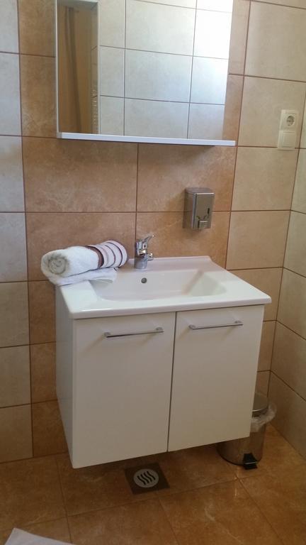 Guesthouse Mira Rab Town Zewnętrze zdjęcie