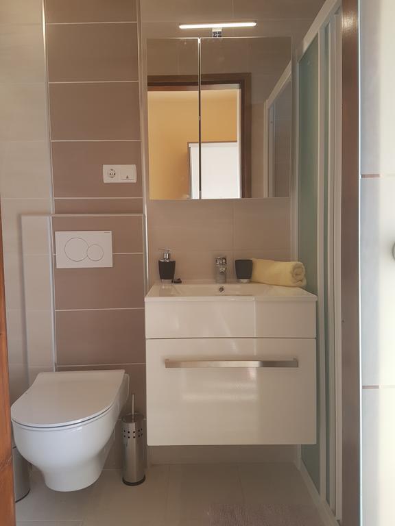 Guesthouse Mira Rab Town Zewnętrze zdjęcie