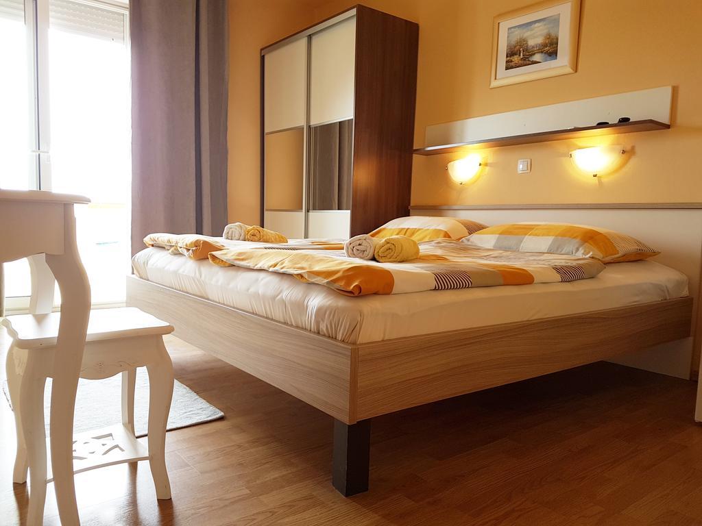 Guesthouse Mira Rab Town Zewnętrze zdjęcie