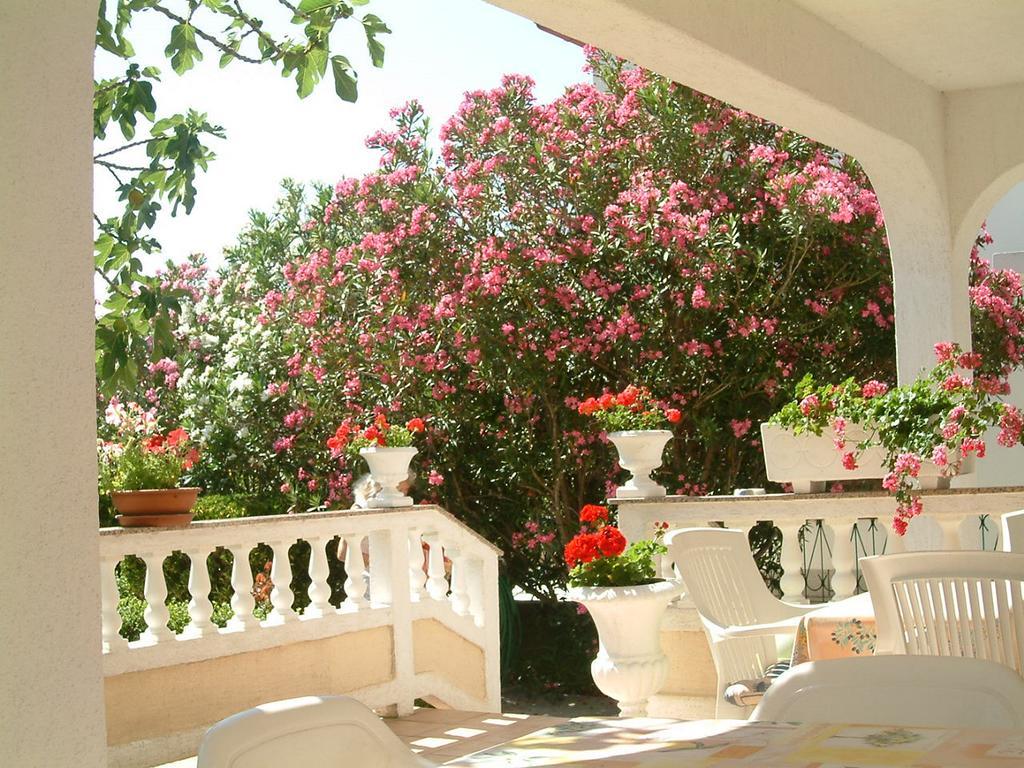 Guesthouse Mira Rab Town Zewnętrze zdjęcie